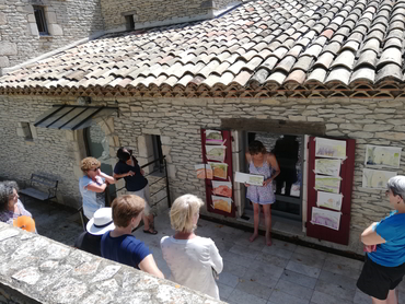 Group of artists discussing about their paintings during their art holidays in France with Walk the Arts