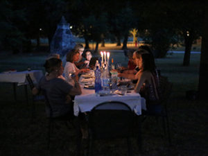 Having dinner during our gourmet painting workshop in Italy