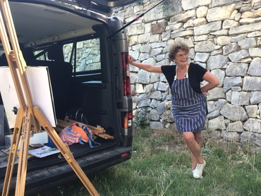 Woman artist getting ready to paint during Walk the Arts plein air painting workshop in Provence